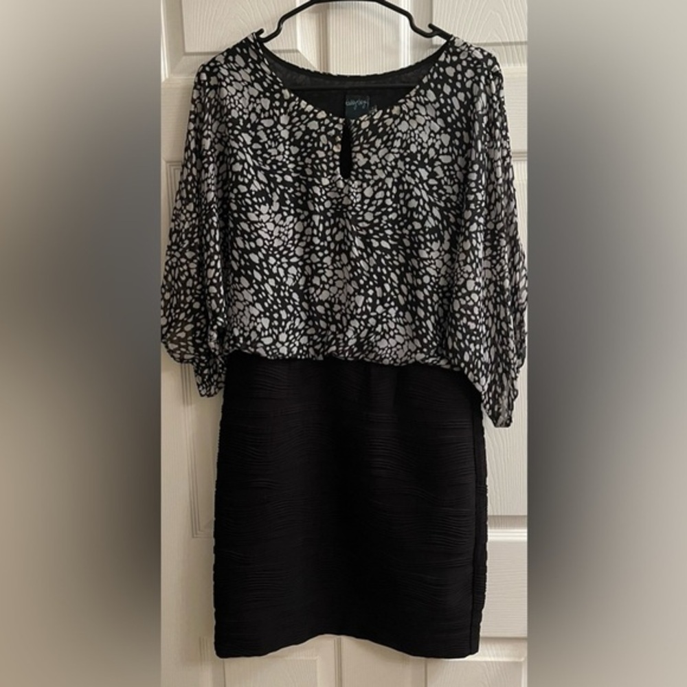 GABBY SKYE~DRESS~3/4 SLEEVES~KNEE LENGTH~8